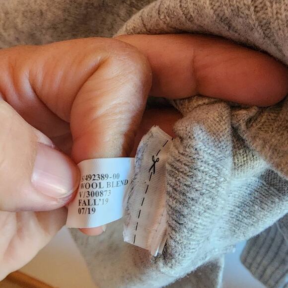 Banana Republic Long Sleeve Hooded Gray Wood Blend Sweater Pullover Womens Small - Picture 4 of 4